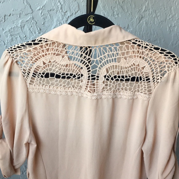 🔥MOVING SALE🔥 (S) PRONTO Beige Button Down Top - Picture 7 of 7